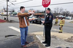 Car accident witness explaining the accident to a police officer